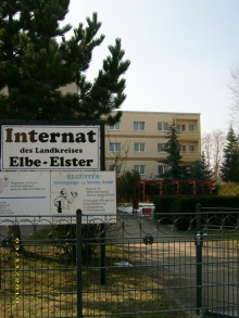 Internat Eda von vorn.JPG